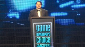 Tim Tim Schaffer presentando los GDCA 2009